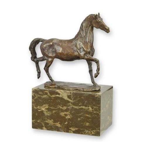 Bronzefigur trabendes Pferd, A BRONZE SCULPTURE OF A TROTTING HORSE