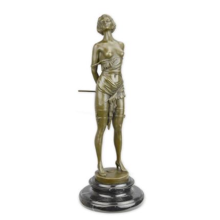 Bronzefigur Frau mit Reitgerte, A BRONZE SCULPTURE CALLED 'THE RIDING CROP'