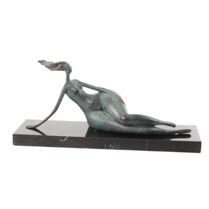 Moderne Bronzefigur weiblicher Akt, Frauenfigur, A MODERNIST BRONZE SCULPTURE OF A RECLINING FEMALE NUDE