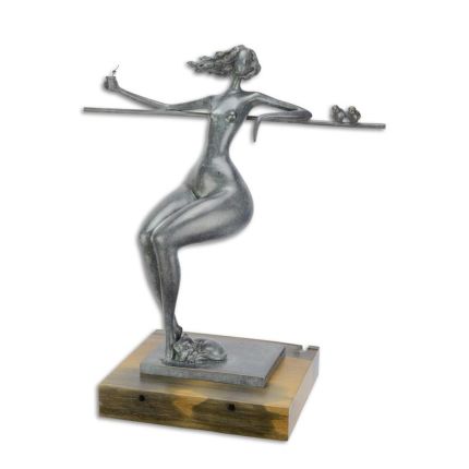 Moderne Bronzefigur entspannter weiblicher Akt, A MODERNIST BRONZE SCULPTURE OF A RELAXING FEMALE NUDE W.B.