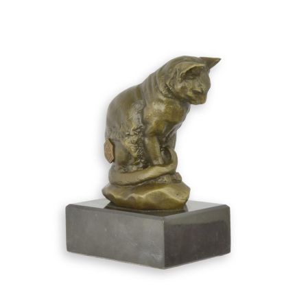 Bronzetierfigur Katze, A BRONZE SCULPTURE OF A SITTING CAT