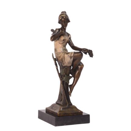 Bronzefigur sitzende Dame, Frauenfigur, Bronzefrau, Dekofigur, A BRONZE ART NOUVEAU SCULPTURE OF SITTING LADY