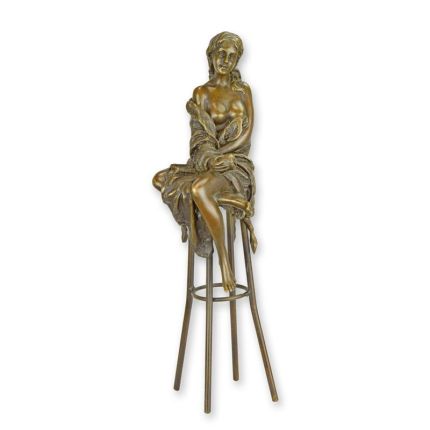 Bronzefigur Dame auf einem Barhocker, A BRONZE SCULPTURE OF A LADY ON BARCHAIR