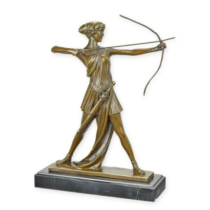 Bronzfigur Diana, die Jägerin, A BRONZE SCULPTURE OF DIANA THE HUNTRESS