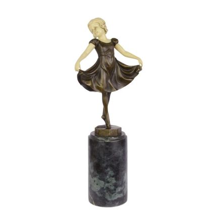 Polyresinfigur kleines Mädchen namens Lieselotte mit Bronzeanteilen, A RESIN MOUNTED BRONZE SCULPTURE CALLED LIESELOTTE