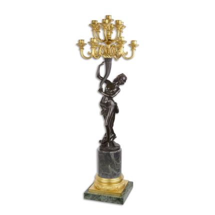 13-flammiger figürlicher Kerzenhalter mit Marmorsockel, A THIRTEEN-LIGHT BRONZE FIGURAL CANDELABRUM ON MARBLE BASE