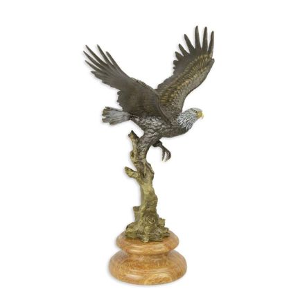 Bronzetierfigur Adler im Flug, A BRONZE SCULPTURE OF AN EAGLE IN A FLIGHT