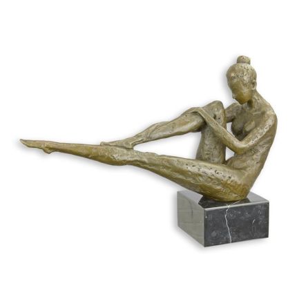 Bronzefigur weiblicher Akt, A BRONZE SCULPTURE OF A RECLINING FEMALE NUDE