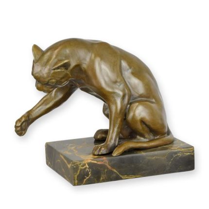 Bronzetierfigur Katze, Katzenfigur, A BRONZE SCULPTURE OF A PLAYING CAT