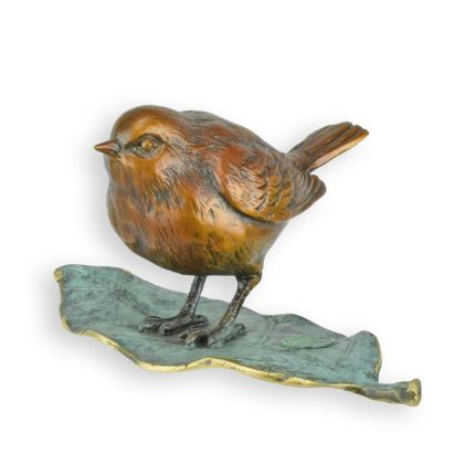 Bronzetierfigur Spatz, Vogelfigur, A BRONZE SCULPTURE OF A SPARROW ON LEAF