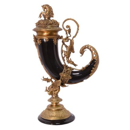 Porzellan-Füllhorn mit Bronzeanteilen, A BRONZE MOUNTED PORCELAIN CORNUCOPIA HORN