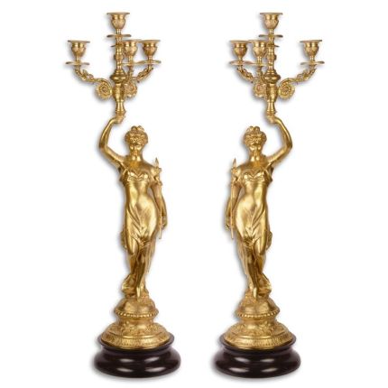 2er-Set 4-flammige Kerzenhalter, A PAIR OF FOUR LIGHT GILT BRONZE CANDELABRA