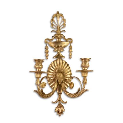 2-flammiger vergoldeter Wandleuchter aus Bronze, A TWO LIGHT GILT BRONZE WALL APPLIQUE