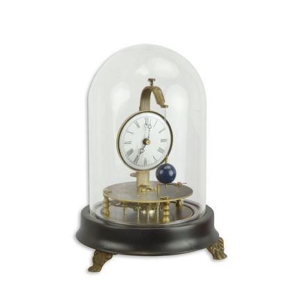 Mechanische Tischuhr mit Glaskuppel, A MECHANICAL TABLE CLOCK UNDER GLASS DOME