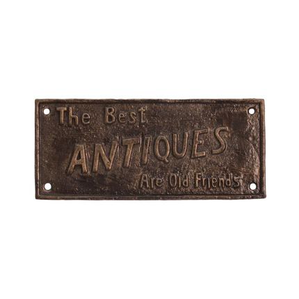 Gusseisen-Schild "Die besten Antiquitäten sind alte Freunde", A CAST IRON "THE BEST ANTIQUES ARE OLD FRIENDS" PLAQUE