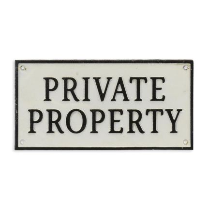 Gusseisen-Schild "Privatbesitz", A CAST IRON "PRIVATE PROPERTY" PLAQUE