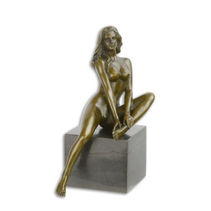 Erotische weiblicher Bronzefigur, AN EROTIC BRONZE SCULPTURE OF A FEMALE NUDE