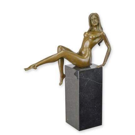 Bronzefigur nackte Frau in sportlicher Pose