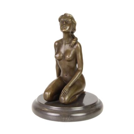 Bronzefigur weiblicher Akt, A BRONZE SCULPTURE OF A FEMALE NUDE