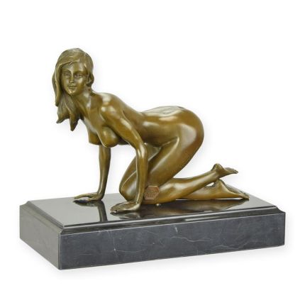 Bronzefigur weiblicher Akt - nackte, knieende Frau - Länge 21,1 cm