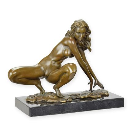 Erotische Bronzefigur, weiblicher Akt, AN EROTIC BRONZE SCULPTURE OF A FEMALE NUDE