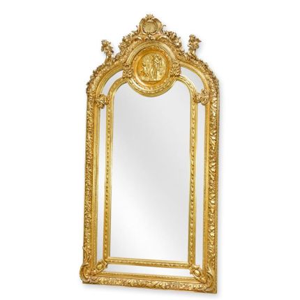 Verzierter Spiegel mit goldenen Ornamenten, AN ORNATE GOLD OVERMANTLE MIRROR