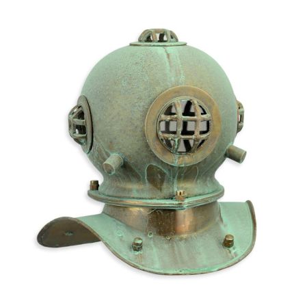 Taucherhelm aus Messing und Kupfer, korrodierte Oberfläche, A BRASS AND COPPER DIVING HELMET - CORRODED FINISH