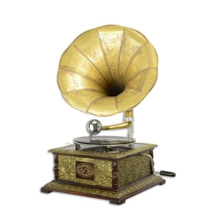 Grammophon mit Messinganteilen, A BRASS MOUNTED SQUARE GRAMOPHONE