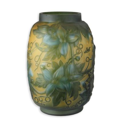 Kameoglas-Vase "Blaue Blumen", A CAMEO GLASS VASE 'BLUE FLOWERS'