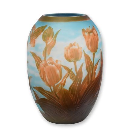 Kameoglasvase mit Tulpendekor