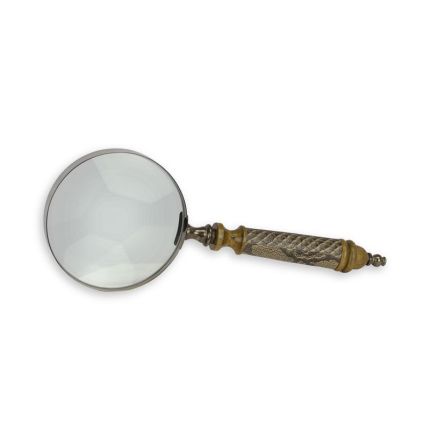 Lupe, A MAGNIFYING-GLASS