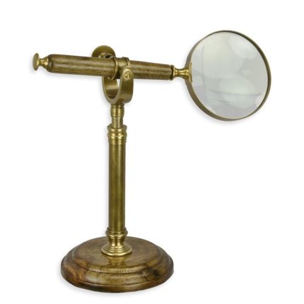 Lupe auf einem Ständer, A BRASS MAGNIFYING GLASS ON A STAND