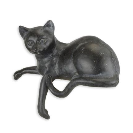 Polyresin-Katzenfigur, A RESIN FIGURINE OF A RECLINING CAT