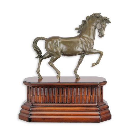 Bronzefigur trabendes Pferd auf Holzssockel, A BRONZE SCULPTURE OF TROTTING HORSE MOUNTED ON WOODEN BASE