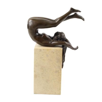 Bronzefigur weiblicher Akt, A BRONZE SCULPTURE OF A FEMALE NUDE