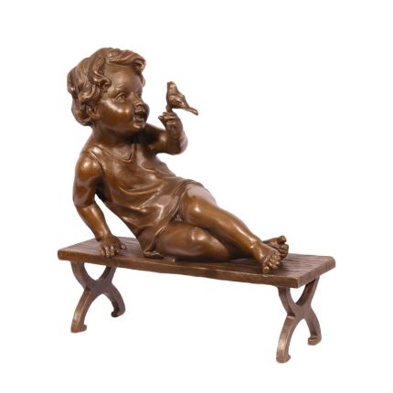 Bronzefigur Kind mit Vogel, A BRONZE SCULPTURE OF A CHILD WITH BIRD ON BENCH