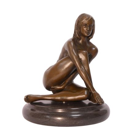 Bronzefigur weiblicher Akt, A BRONZE SCULPTURE OF A FEMALE NUDE