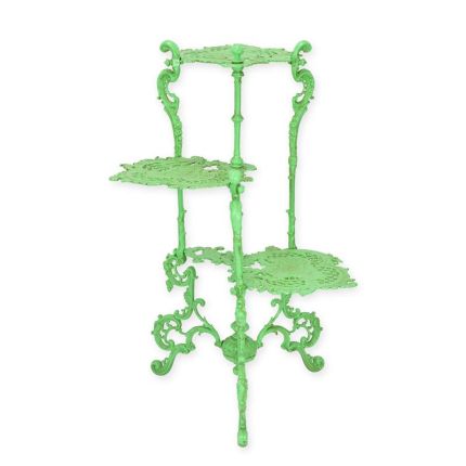 3-stufiger Blumenständer aus Gusseisen, grün, A CAST IRON 3 TIER FLOWER TABLE, GREEN