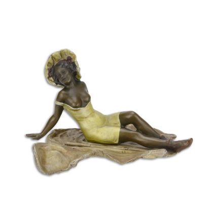 Bronzefigur halbnackte Frau, A BRONZE SCULPTURE OF A BATHING WOMAN