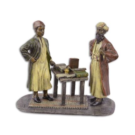 Bronzefigur zwei arabischer Schreiber, Männerfiguren, A BRONZE SCULPTURE OF TWO ARAB SCRIBES