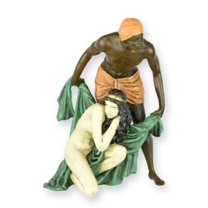 Bronzefigur Mann und Frau, A BRONZE SCULPTURE OF A MAN SHIELDING A WOMAN