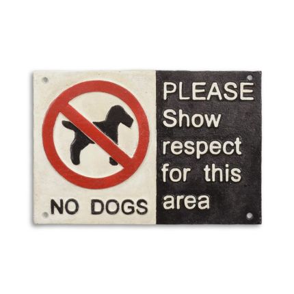 Hinweisschild aus Gusseisen, A CAST IRON "NO DOGS, PLEASE SHOW RESPECT..." PLAQUE