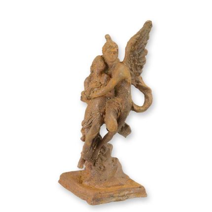 Gusseisenfigur Amor und Psyche, rostfarben, A RUSTY CAST IRON FIGURINE OF CUPID AND PSYCHE