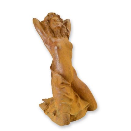 Gusseisen-Figur weiblicher Akt, rostfarben, A RUSTY CAST IRON FIGURINE OF A FEMALE NUDE