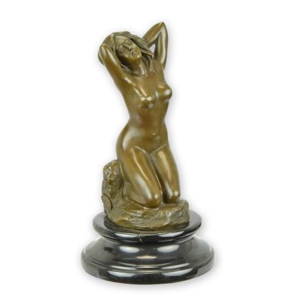 Bronzefigur weiblicher Akt, A BRONZE SCULPTURE OF A KNEELING NUDE