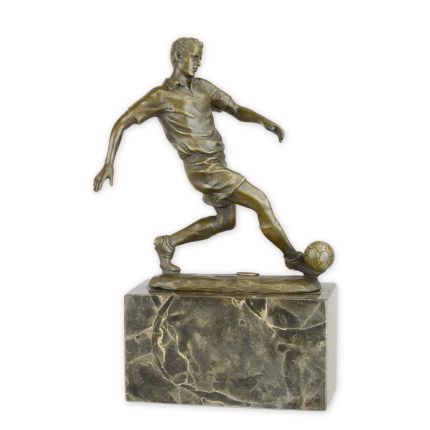 Bronzefigur Fußballer, männliche Sportfigur, A BRONZE SCULPTURE OF A SOCCER PLAYER