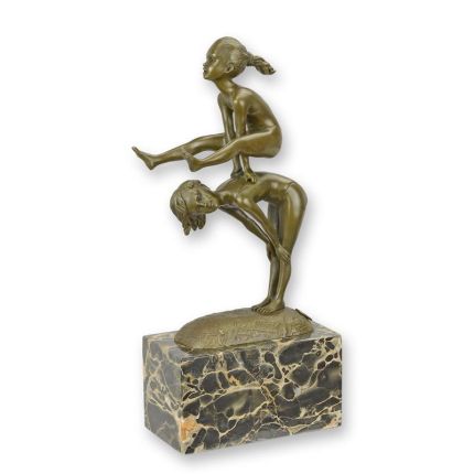 Bronzefigur spielende Kinder, A BRONZE SCULPTURE OF TWO CHILDREN PLAYING LEAP-FROG