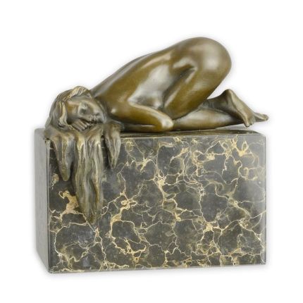 Bronzefigur weiblicher Akt, A BRONZE SCULPTURE OF A FEMALE NUDE