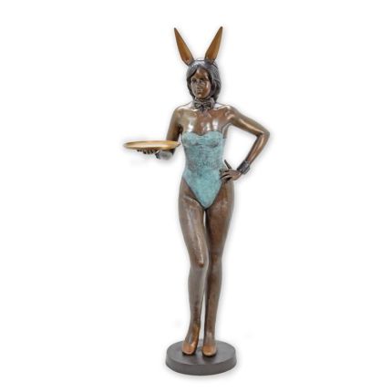 Bronzefigur Playbunny, Frauenfigur, A BRONZE SCULPTURE OF A PLAYBUNNY