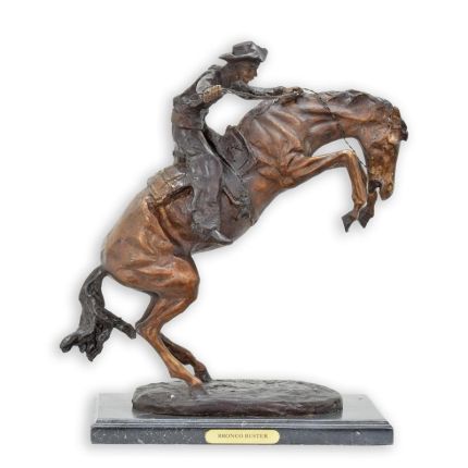 Bronzefigur "Bronco Buster", Cowboy zu Pferd, A BRONZE SCULPTURE NAMED "BRONCO BUSTER"